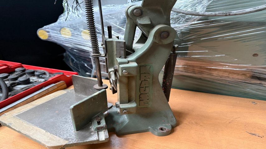 Krause-Biagosch, Y6R Corner cutter